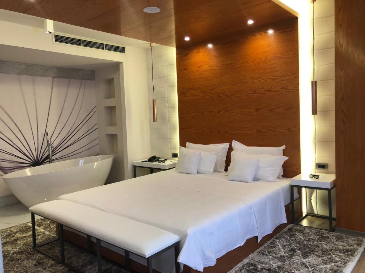 Hotel Palace วญอเรอ ภายนอก รูปภาพ
