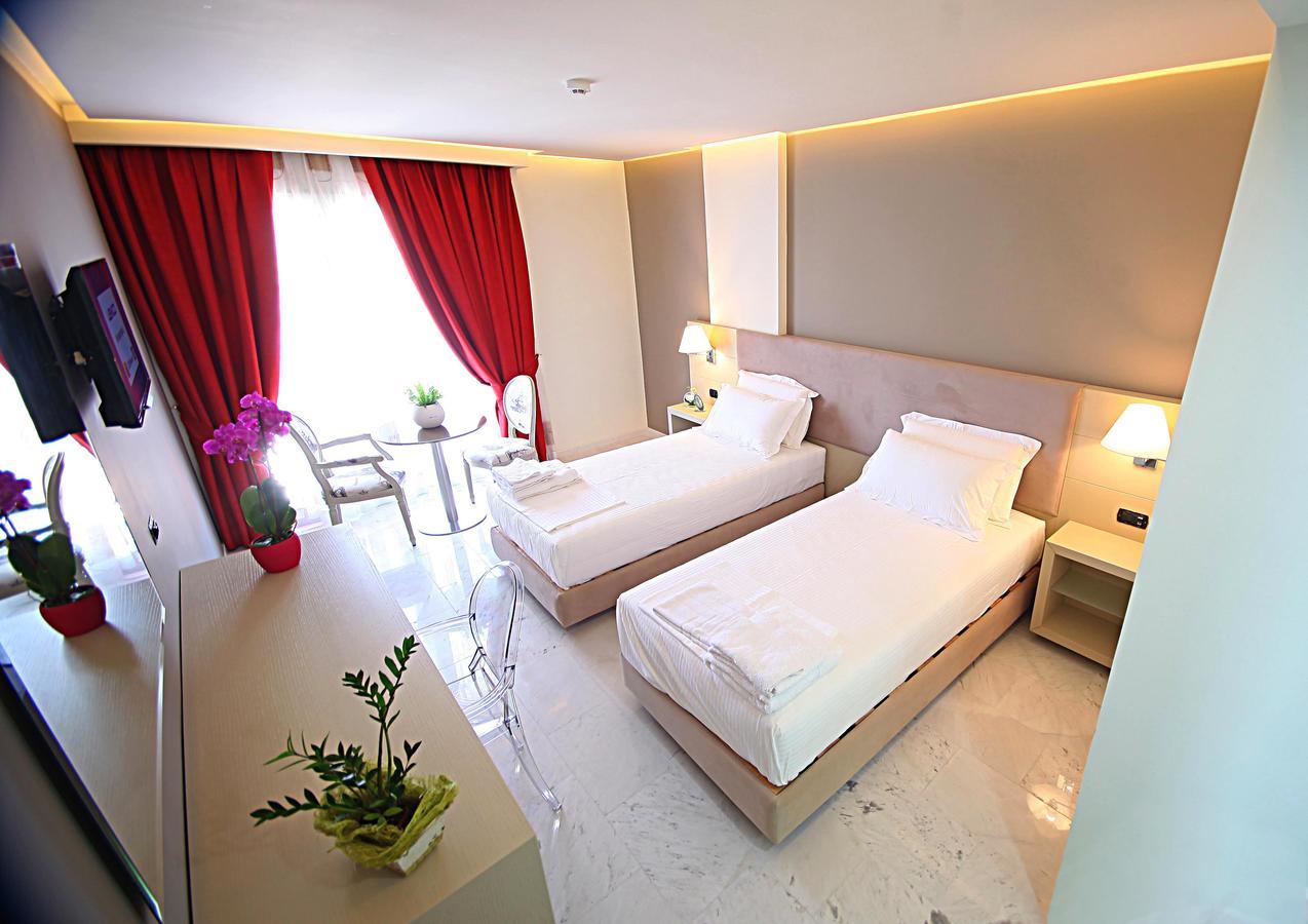 Hotel Palace วญอเรอ ภายนอก รูปภาพ